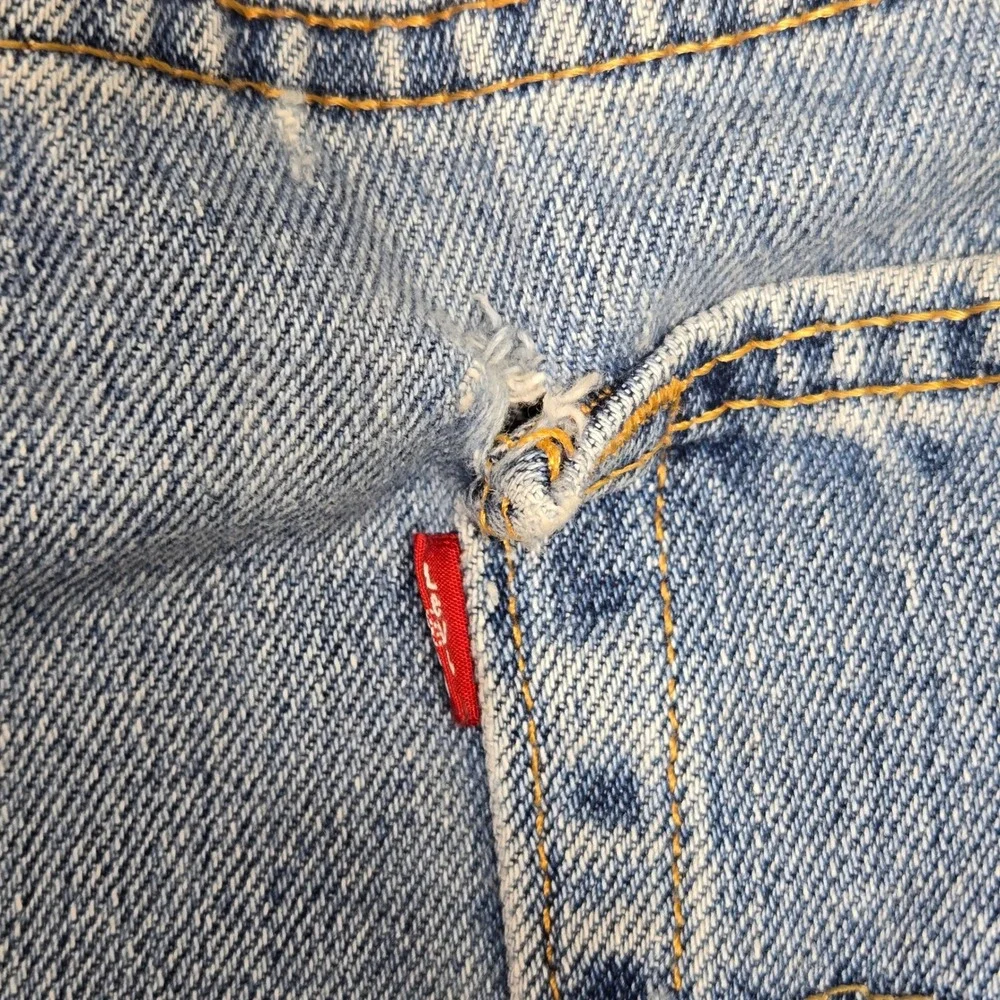 Levis 505 Regular Fit Jeans Mens 36x30 Light Wash Blue Denim Made in USA Vintage